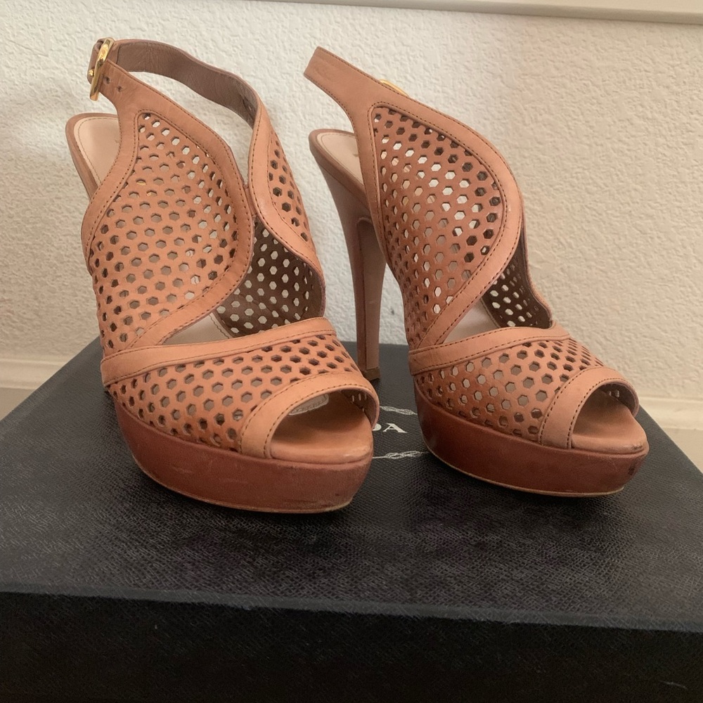 Prada Nude color heels. Size 37 - Picture 2 of 3